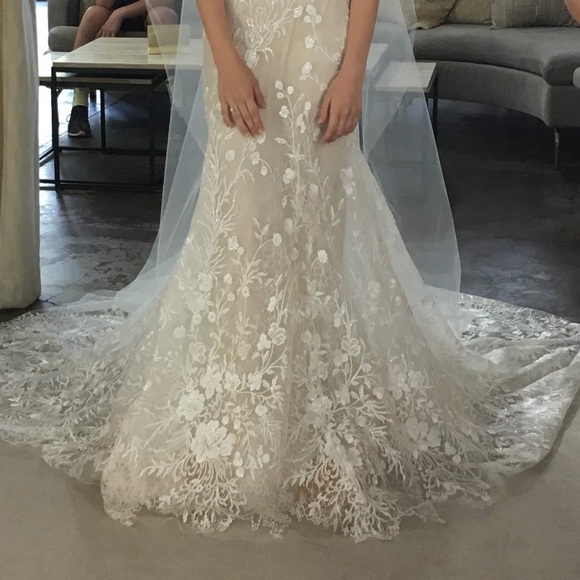 Monique Ihuillire wedding dress - Picture 4 of 6